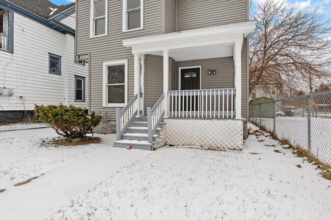Building Photo - 304 Baker Ave