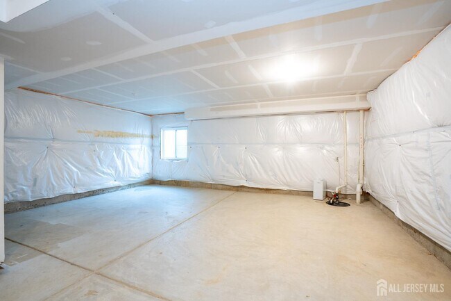 Building Photo - 16 Clover Ln