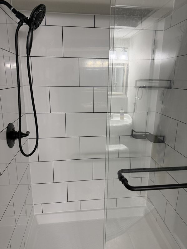 Building Photo - 744 Maplewood Ln