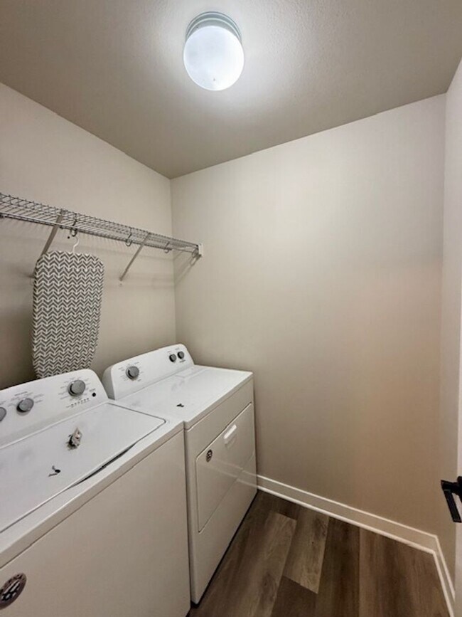 Building Photo - Beautiful 3-Bedroom Townhome in Purcell La...