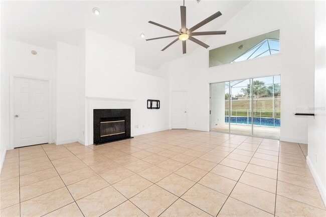 Building Photo - 8101 Canyon Lake Cir