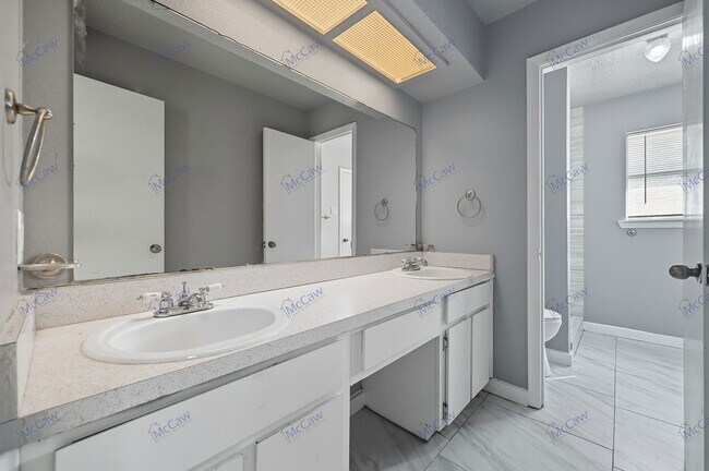 Building Photo - 3538 Hacienda Dr