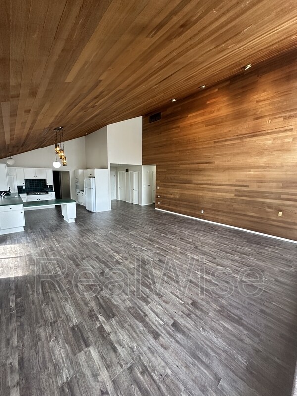 Building Photo - 7730 SW Eaker Pl