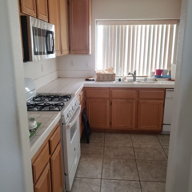 Building Photo - (Mission Grove) 5 BEDROOM, 1 bedroom downstairs! HOUSE!