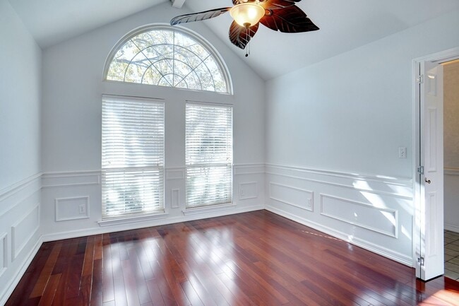 Building Photo - Beautiful Benbrook Home on Quarter Acre