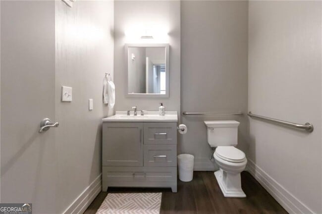 Building Photo - 3040 Peachtree Rd NW