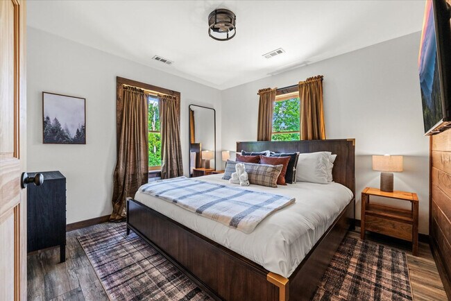 Building Photo - 208 Tunnel Ridge Dr