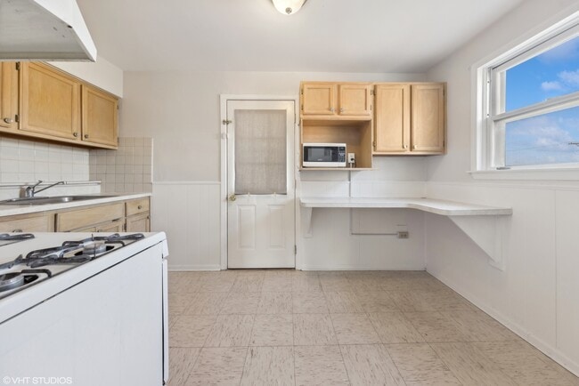 Building Photo - 9518 S 53rd Ave