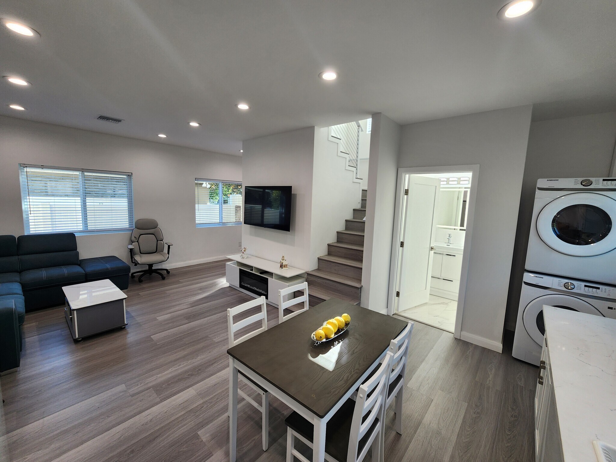 Building Photo - 10742 Gerald Ave