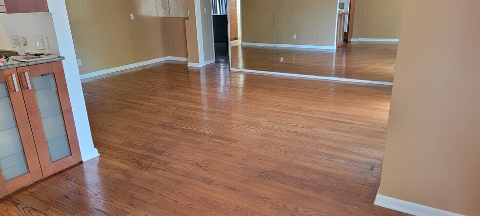 Living room - 5974 Buckingham Pky