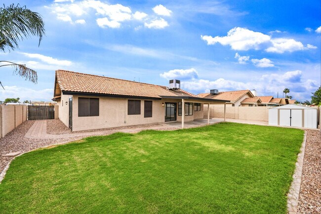 Building Photo - 5531 E Elena Ave