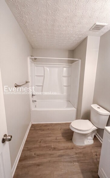 Building Photo - 9471 Bogey Ct