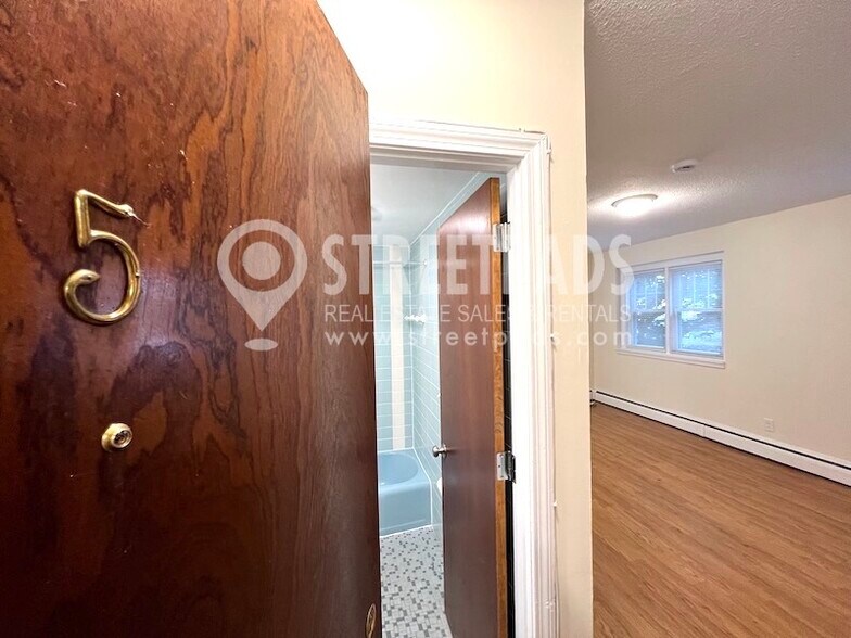 Building Photo - 2018 Commonwealth Avenue