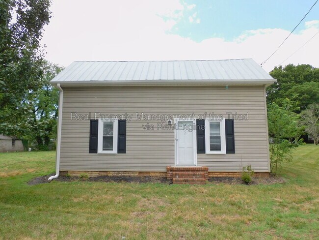 Building Photo - 3076 Main St