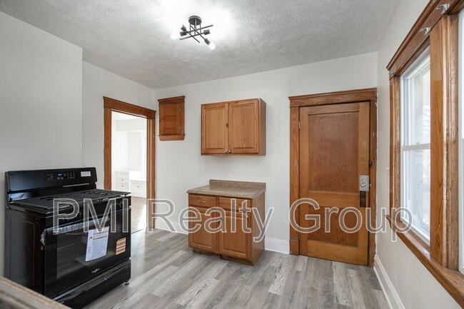 Building Photo - 2936 E 128th St