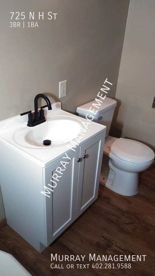 Building Photo - 725 N H St