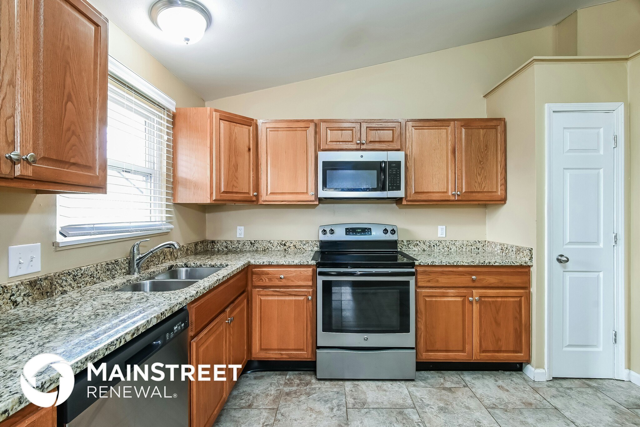 Building Photo - 3036 Brentmoor Dr