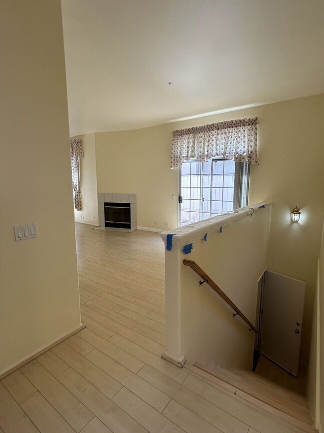 Building Photo - Cozy 3 bedroom Condo in the most demanded ...
