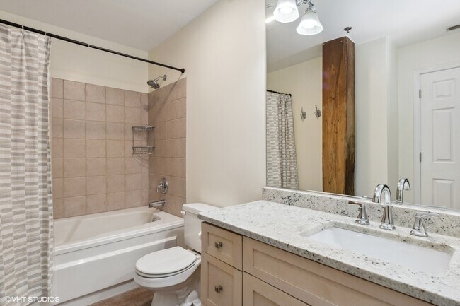 Building Photo - 525 W Superior St