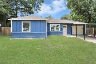 Building Photo - 710 Canary Cir