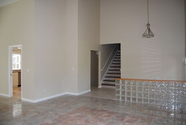 Building Photo - 4 Bedroom Home in Southwest Reno!