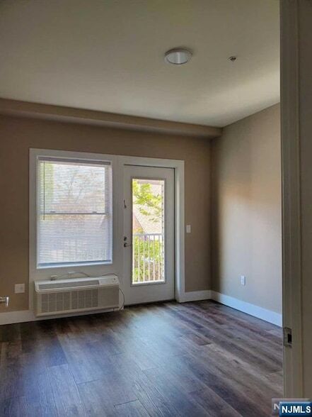 Building Photo - 545 39th St