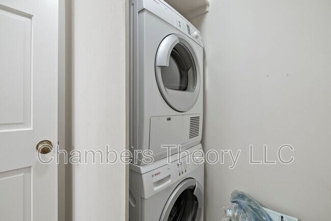 Building Photo - 4 Logan Cir NW