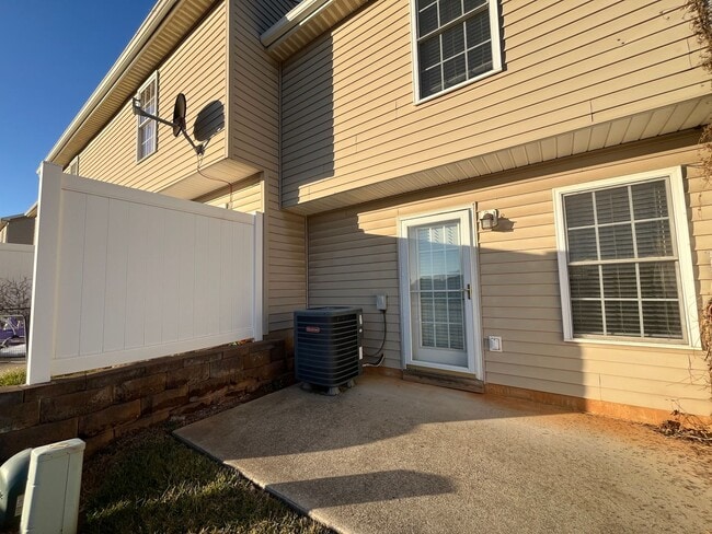 Building Photo - Tavern Grove Townhome in Campbell County