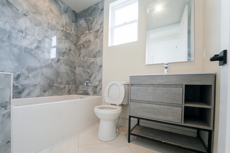 Building Photo - 630 N Juniper St