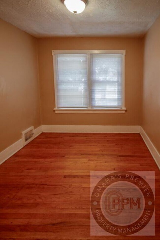 Building Photo - 2114 L St