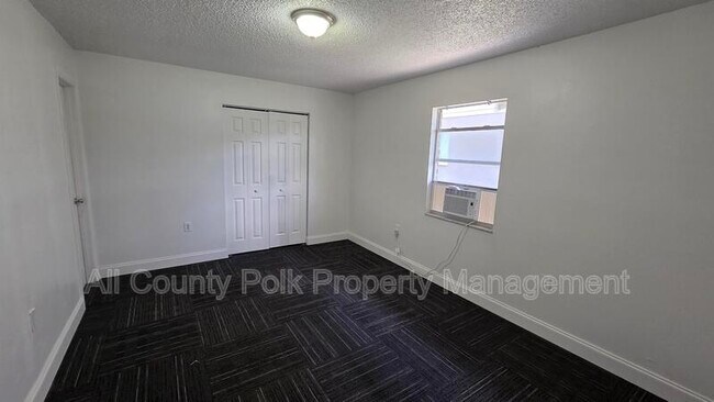 Building Photo - 522 Pinewood Ave