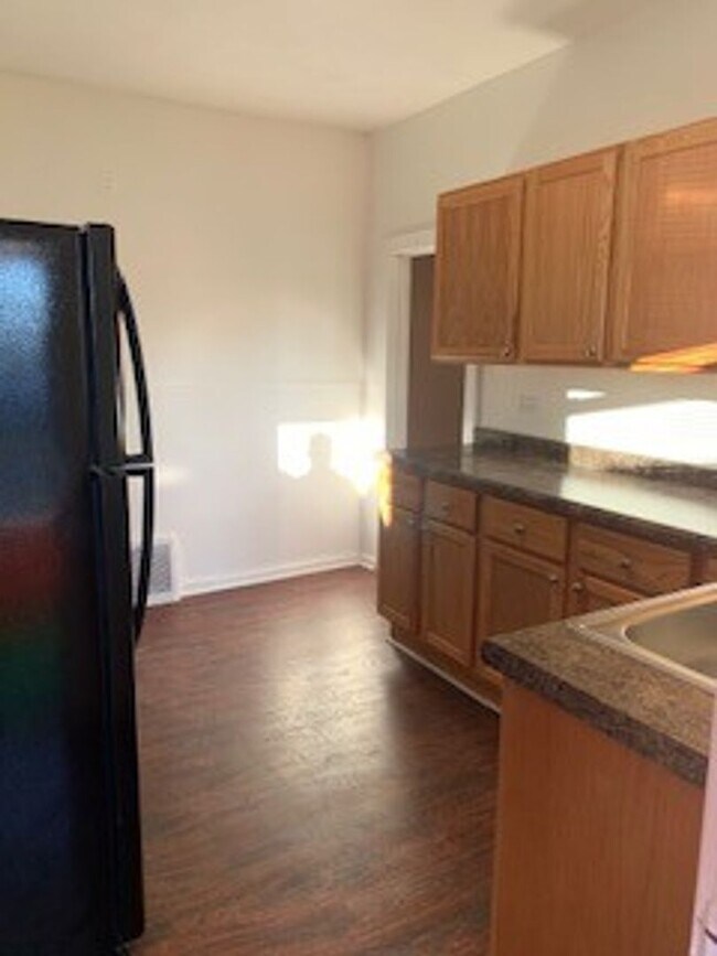 Building Photo - 535 S State St