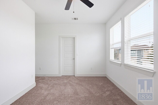 Building Photo - 5901 Rubicon Run