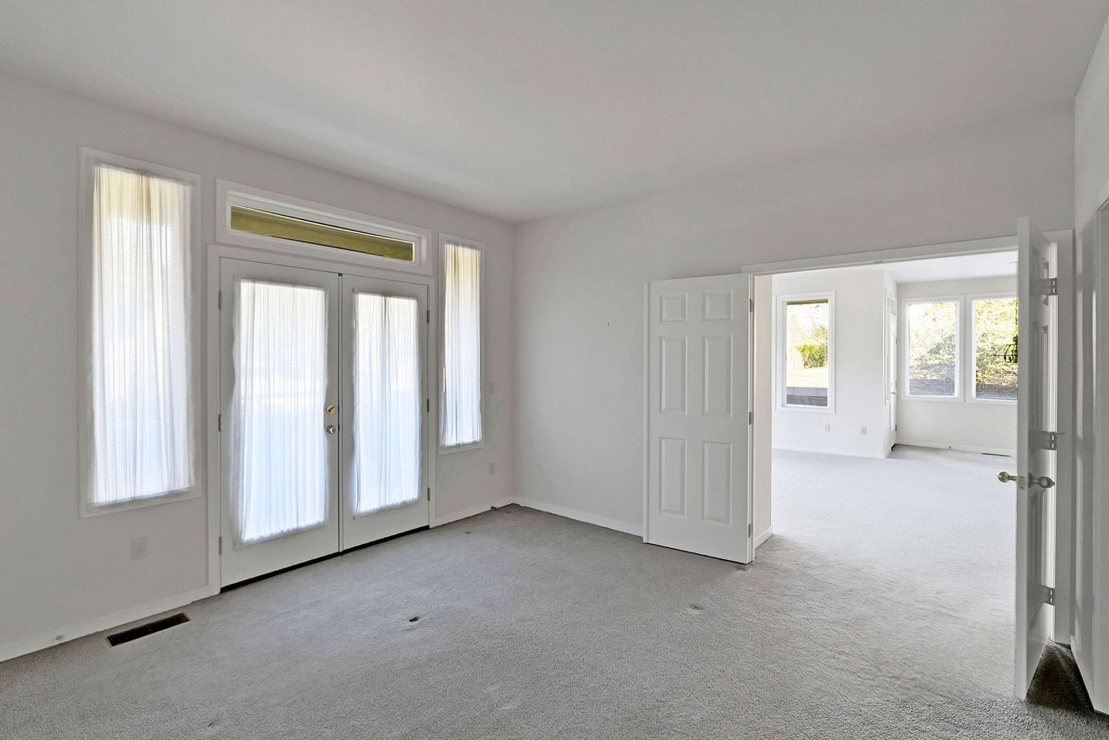 Building Photo - 60 Fairway Ln