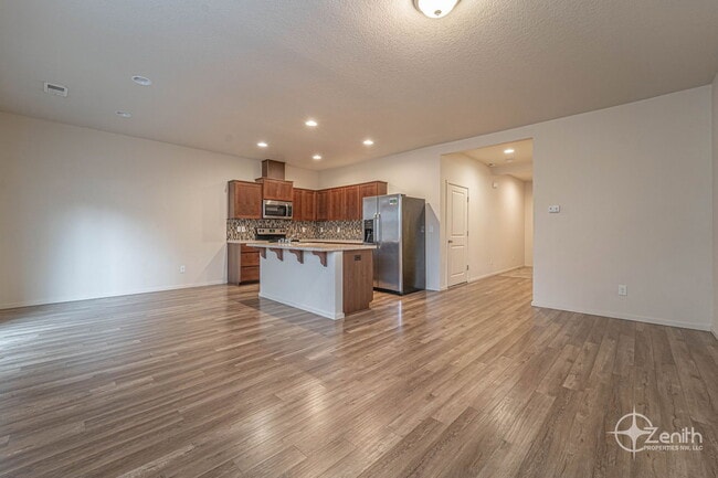 Building Photo - 1400 NE 85th Way