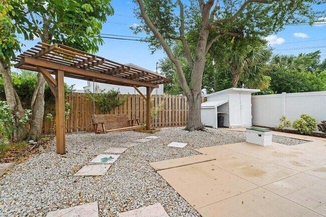 Building Photo - 470 Watts Way