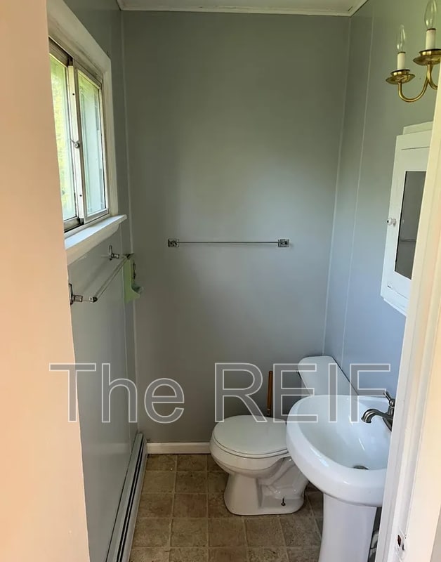 Primary Photo - 1151 E Cornell Ave