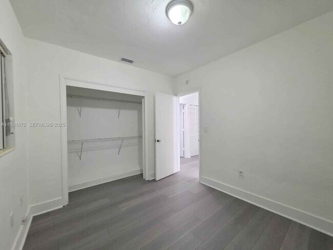 Building Photo - 1267 NE 117th St