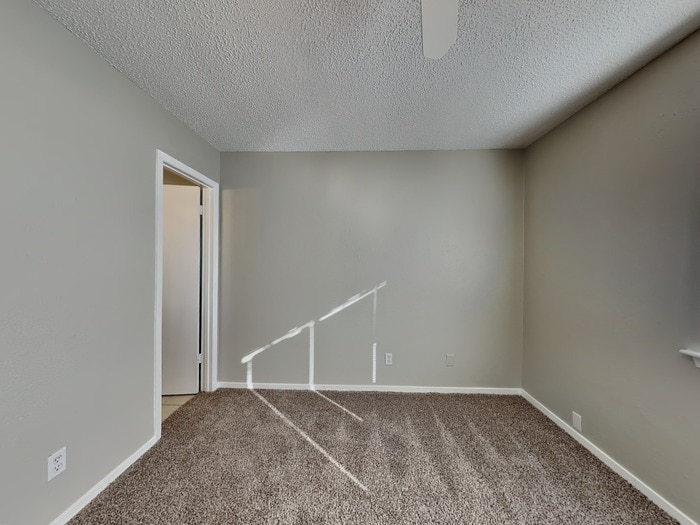 Building Photo - 1201 Saturn Dr