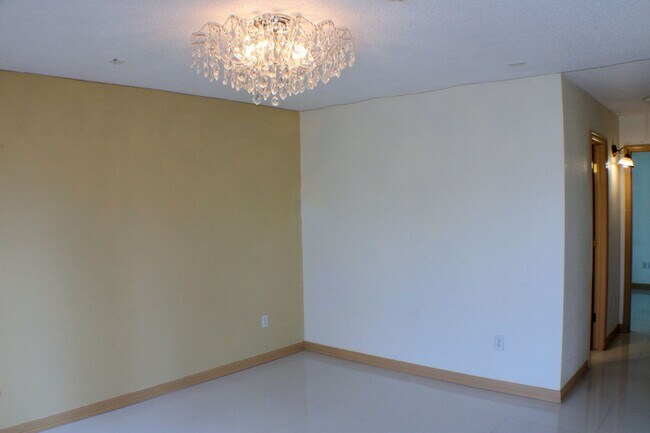 Building Photo - 6244 Kings Bridge Dr