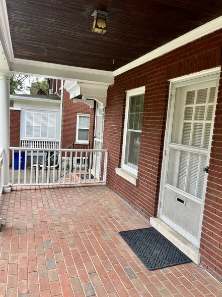 Private Front Porch - 1324 Fontaine Rd