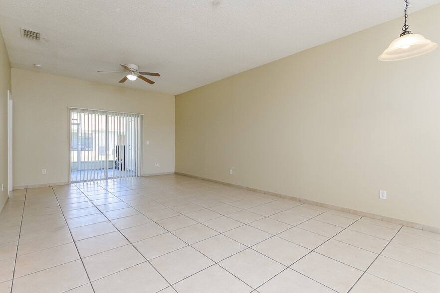 Building Photo - 14580 Laguna Beach Cir