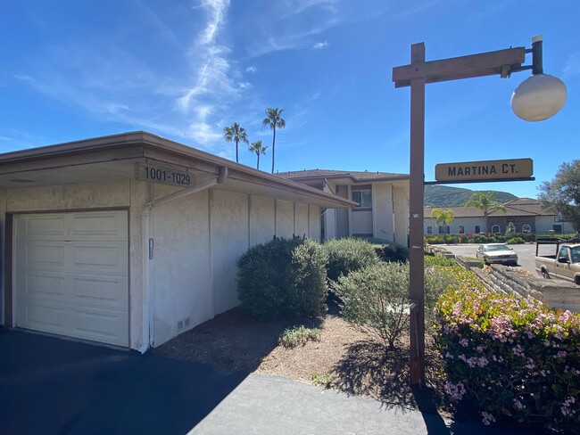 Building Photo - Beautiful corner condo in Lake San Marcos