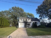 Building Photo - 6 Roslyn Dr