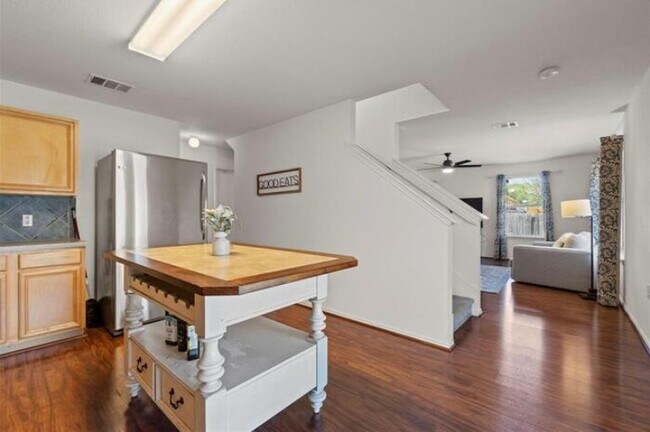Building Photo - 4515 Cottonwood St