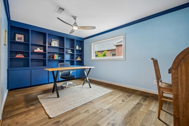 Building Photo - 6013 Inwood Dr