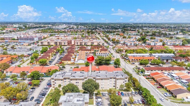 Building Photo - 1825 W 56th St