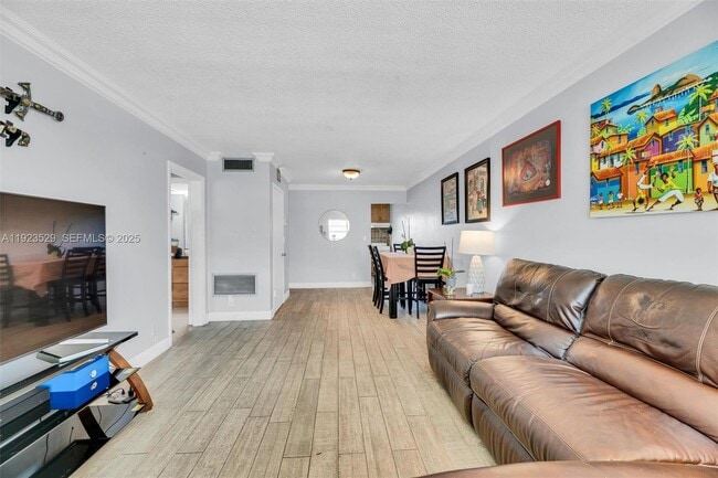 Building Photo - 1900 NE 8th Ct