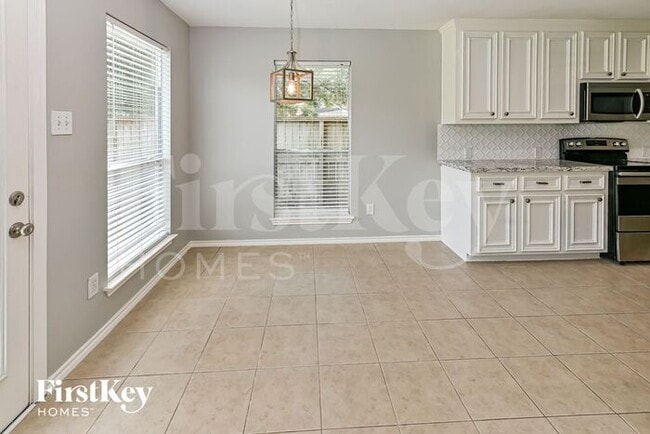 Building Photo - 18402 Wolf Creek Tr