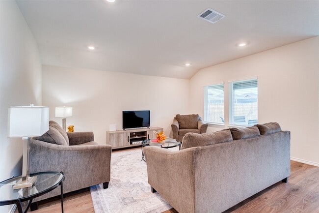 Building Photo - 4115 Mountain Dr